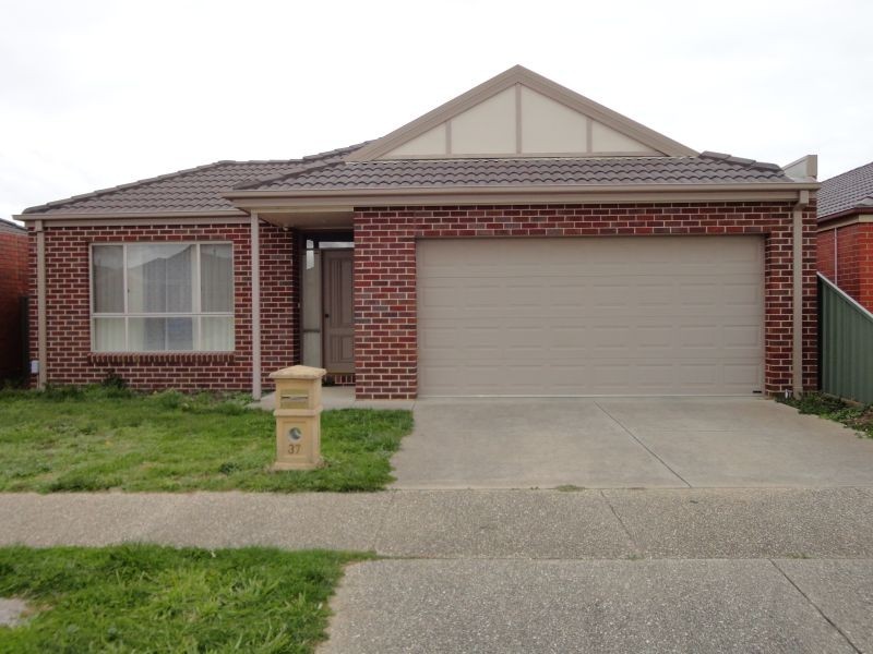 37 Ayrvale Avenue, Lake Gardens VIC 3355