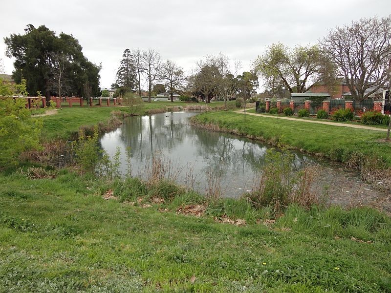 37 Ayrvale Avenue, Lake Gardens VIC 3355