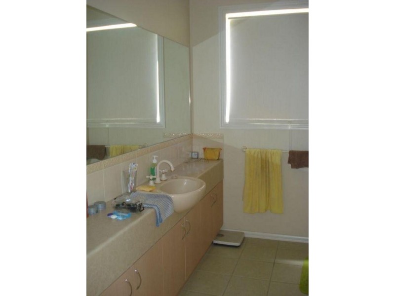 37 Ayrvale Avenue, Lake Gardens VIC 3355