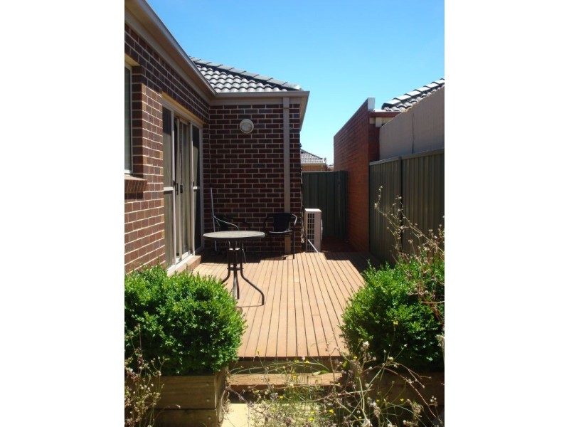 37 Ayrvale Avenue, Lake Gardens VIC 3355