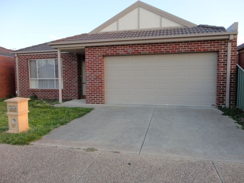 37 Ayrvale Avenue, Lake Gardens VIC 3355
