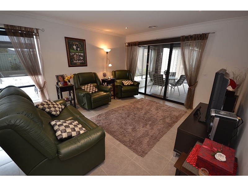 19 Lowry Crescent, Miners Rest VIC 3352