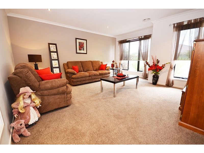 19 Lowry Crescent, Miners Rest VIC 3352