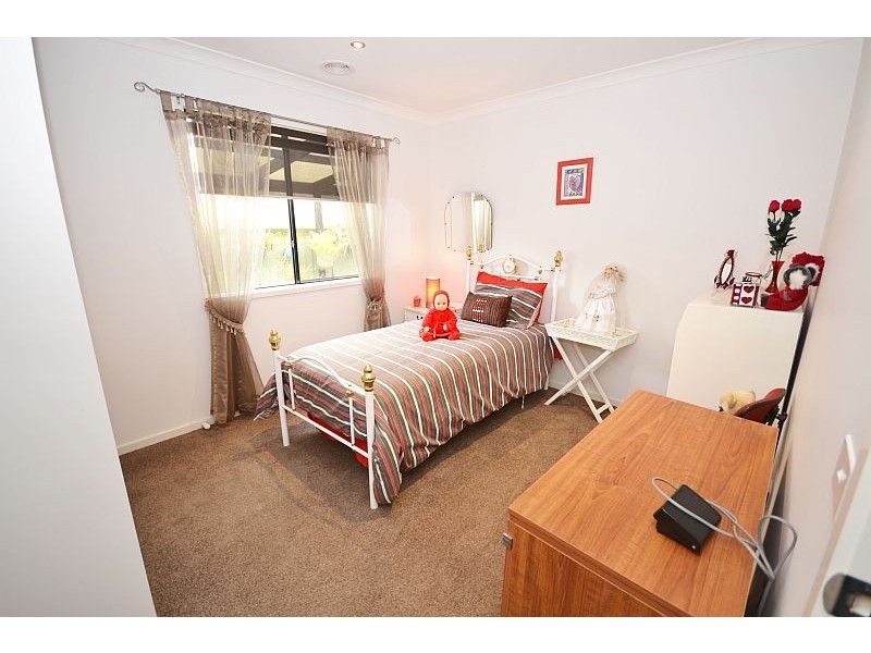 19 Lowry Crescent, Miners Rest VIC 3352
