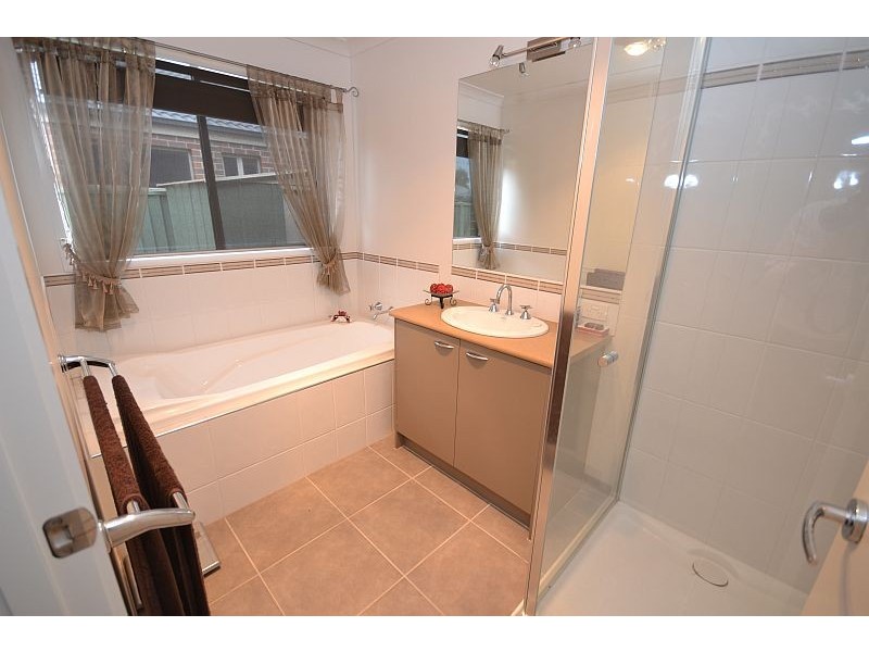 19 Lowry Crescent, Miners Rest VIC 3352