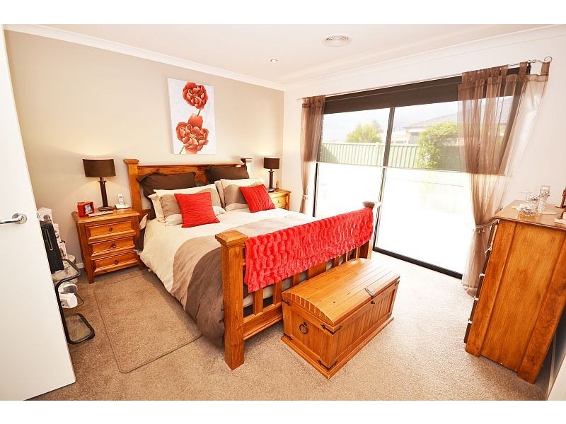 19 Lowry Crescent, Miners Rest VIC 3352