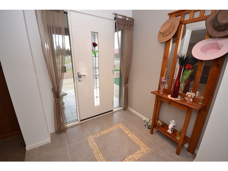 19 Lowry Crescent, Miners Rest VIC 3352