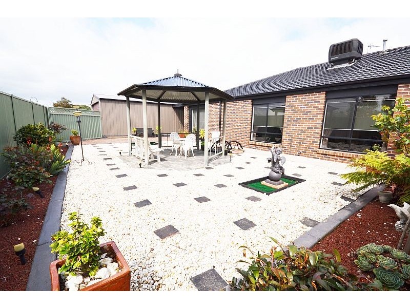 19 Lowry Crescent, Miners Rest VIC 3352