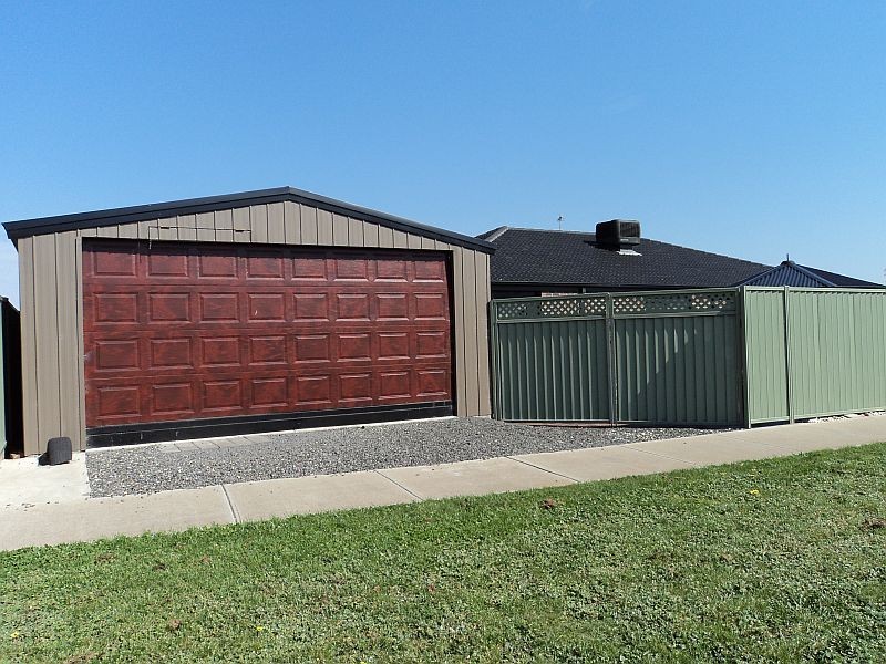 19 Lowry Crescent, Miners Rest VIC 3352