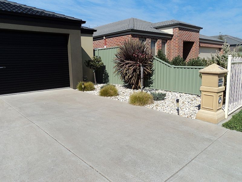 19 Lowry Crescent, Miners Rest VIC 3352