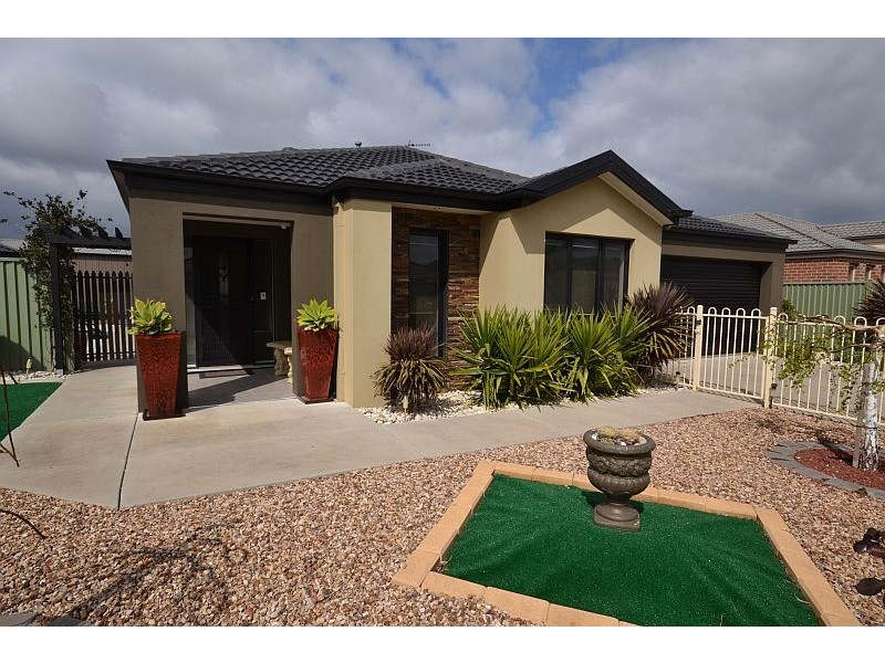 19 Lowry Crescent, Miners Rest VIC 3352