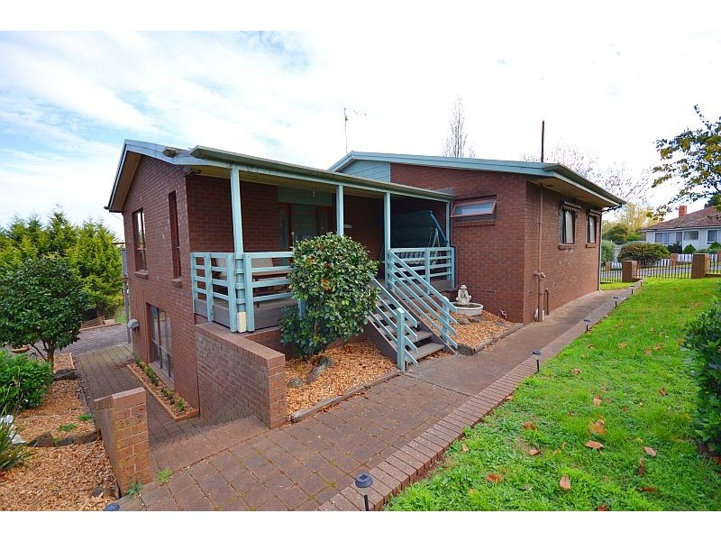 110 Church Street, Learmonth VIC 3352