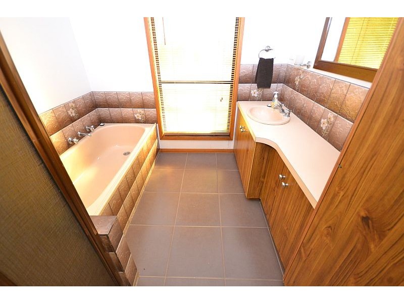 110 Church Street, Learmonth VIC 3352