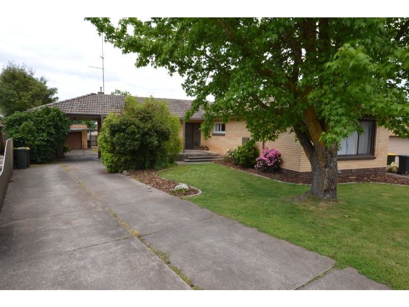 34 Oak Street, Wendouree VIC 3355