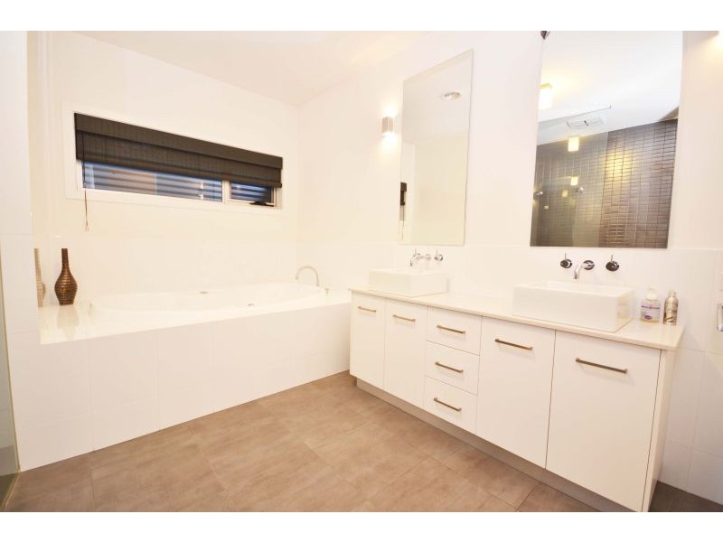 1903 Sturt Street, Alfredton VIC 3350