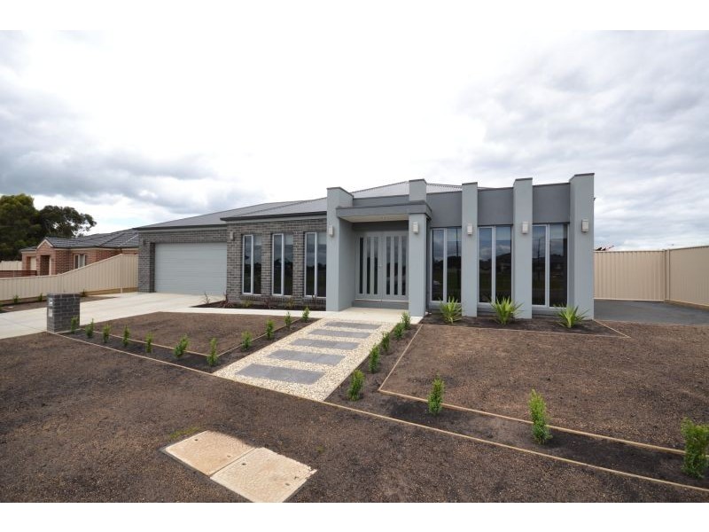 2 Bult Close, Miners Rest VIC 3352