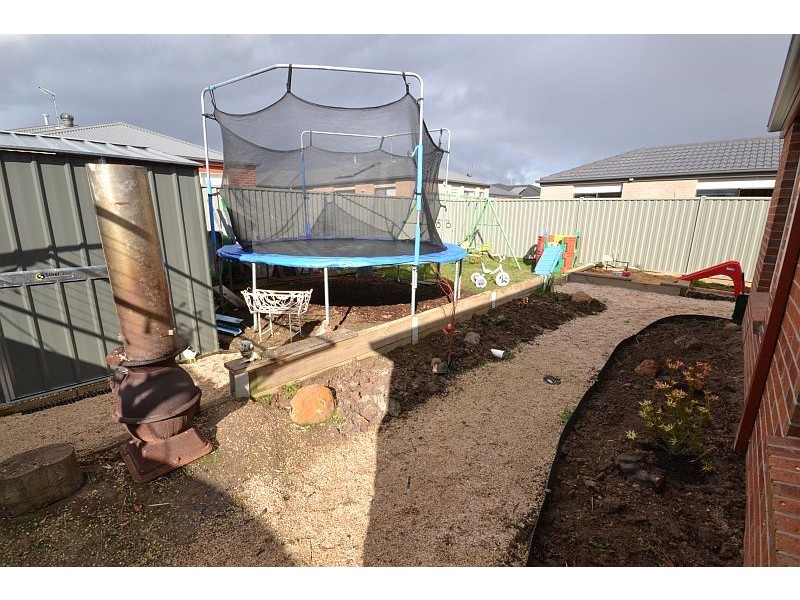 15 Oscar Drive, Sebastopol VIC 3356