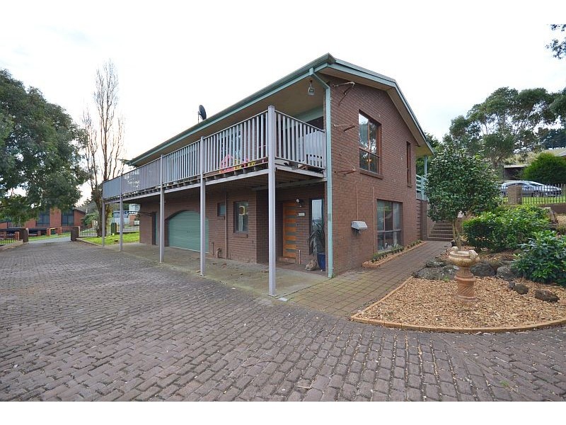 110 Church Street, Learmonth VIC 3352