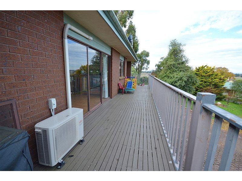 110 Church Street, Learmonth VIC 3352