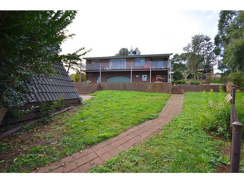 110 Church Street, Learmonth VIC 3352