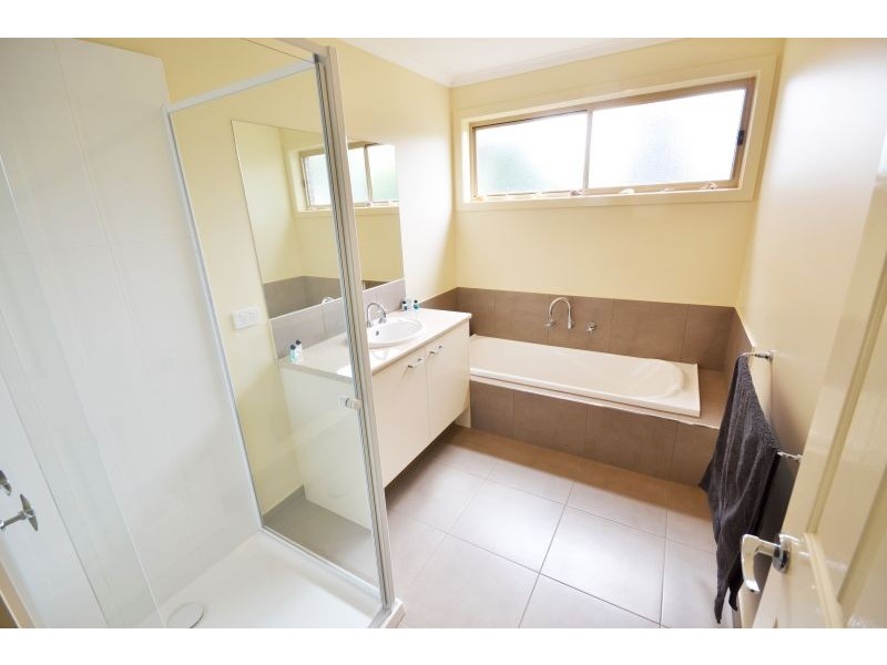 32 Grand Junction Drive, Miners Rest VIC 3352