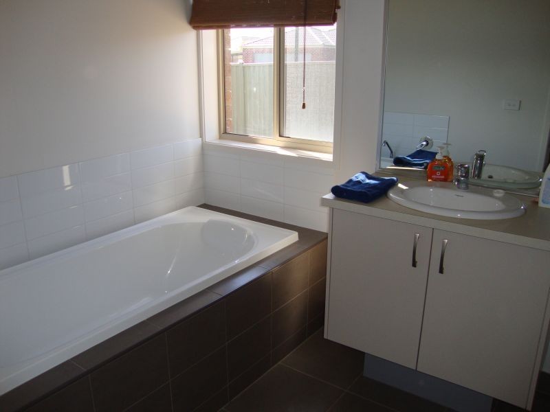 17 Waterside Close, Miners Rest VIC 3352