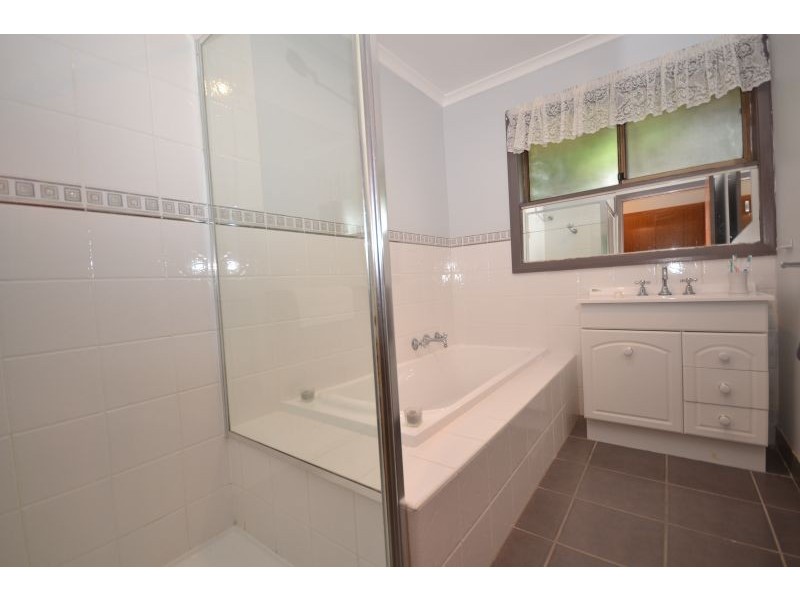 93 Grandview Grove, Wendouree VIC 3355