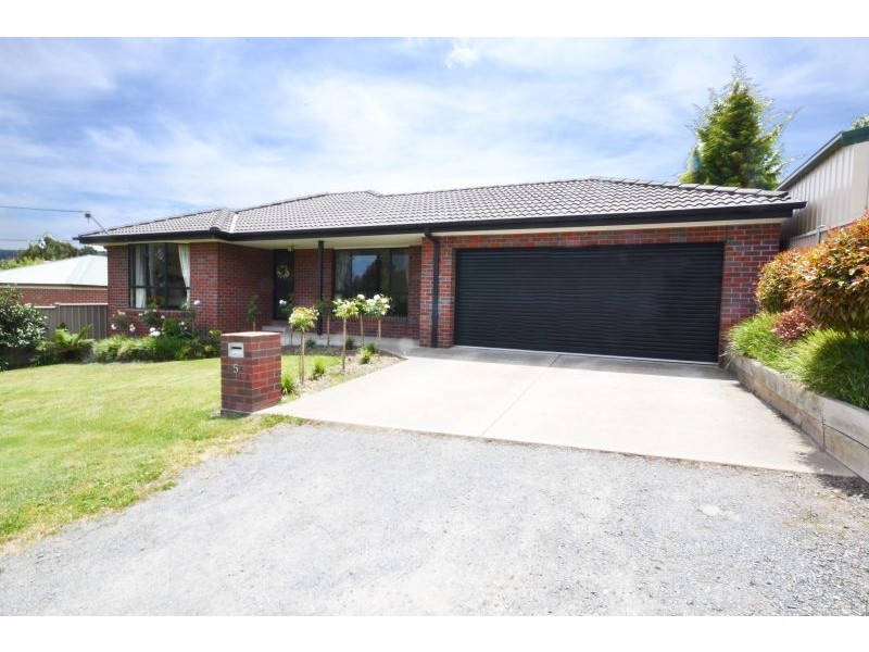 5 McAuley Drive, Brown Hill VIC 3350