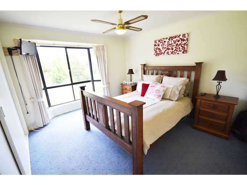 5 McAuley Drive, Brown Hill VIC 3350