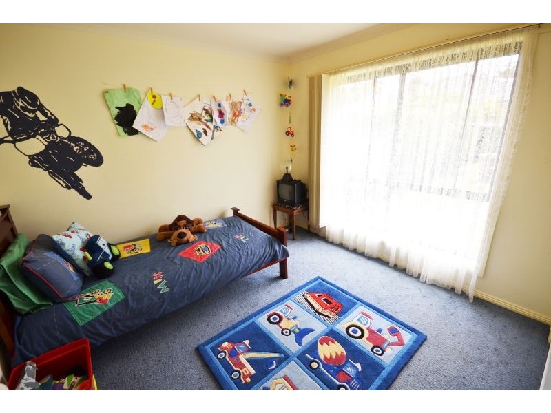 5 McAuley Drive, Brown Hill VIC 3350