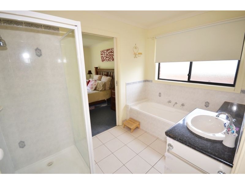 5 McAuley Drive, Brown Hill VIC 3350