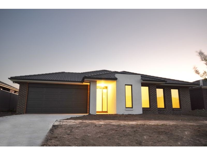 42 Chase Boulevard, Alfredton VIC 3350