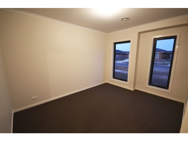 42 Chase Boulevard, Alfredton VIC 3350