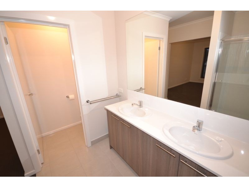 42 Chase Boulevard, Alfredton VIC 3350