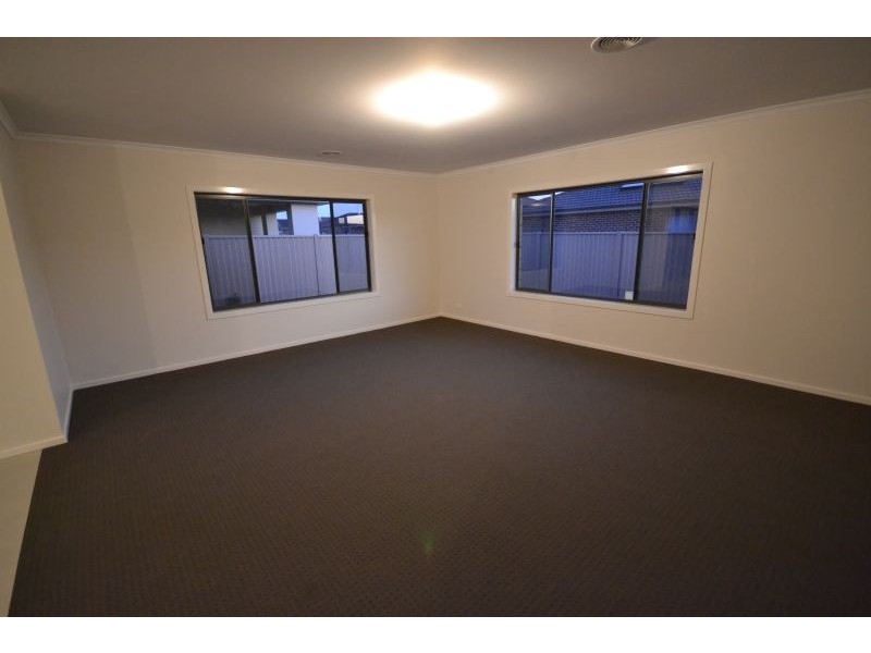 42 Chase Boulevard, Alfredton VIC 3350