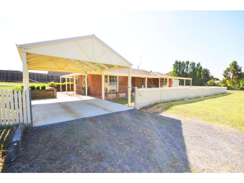 1 Edols Street, Ballan VIC 3342