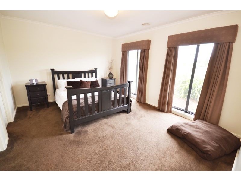 6a Creek Street, Miners Rest VIC 3352