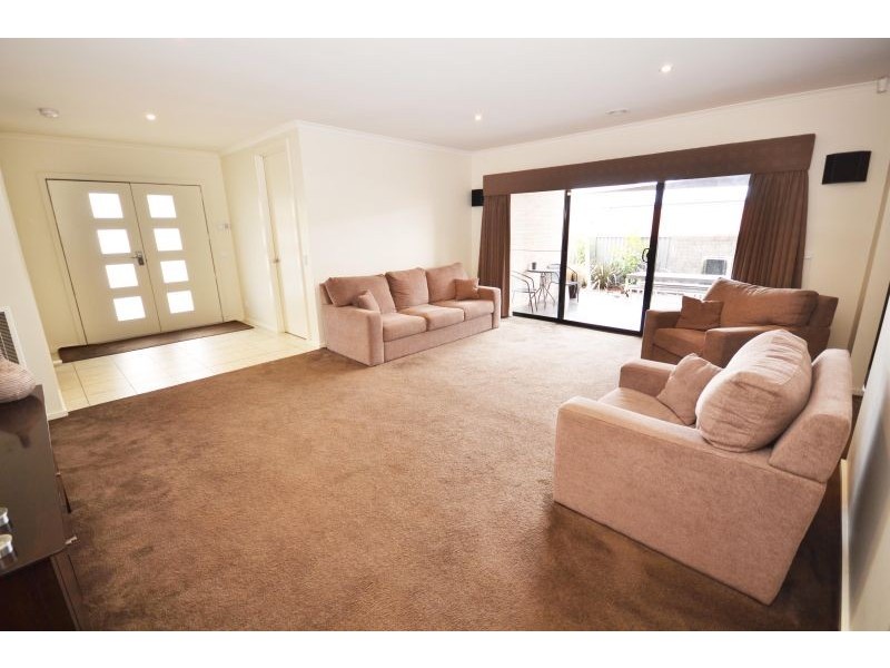 6a Creek Street, Miners Rest VIC 3352