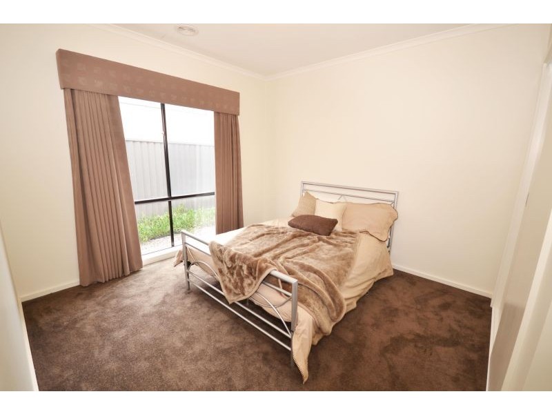 6a Creek Street, Miners Rest VIC 3352