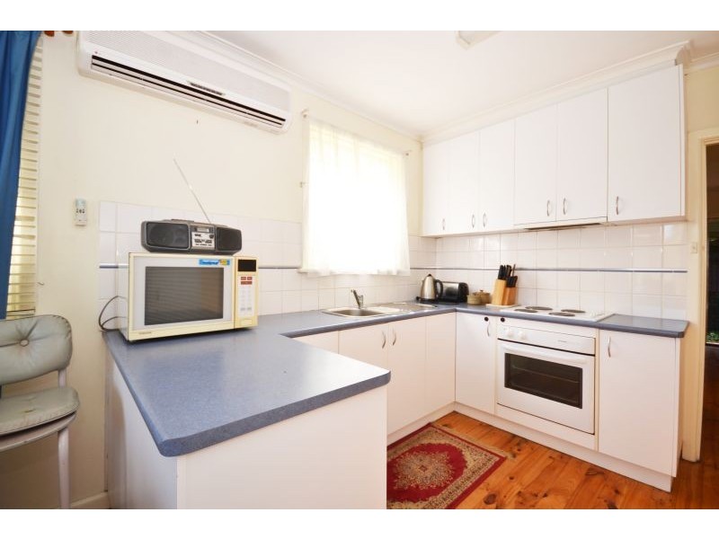 2 Leonard Street, Wendouree VIC 3355