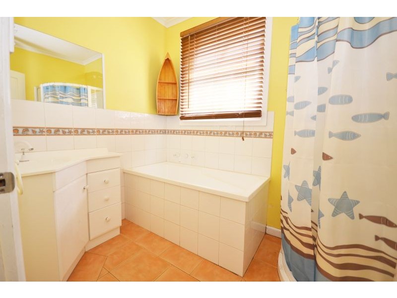 2 Leonard Street, Wendouree VIC 3355