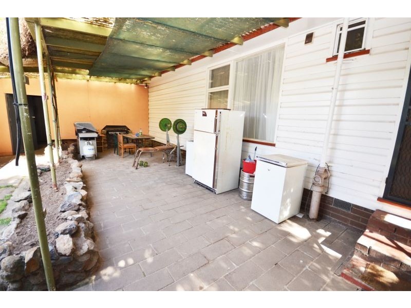 2 Leonard Street, Wendouree VIC 3355