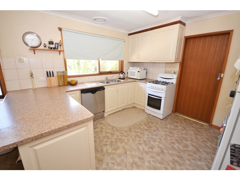 2 John Street, Wendouree VIC 3355