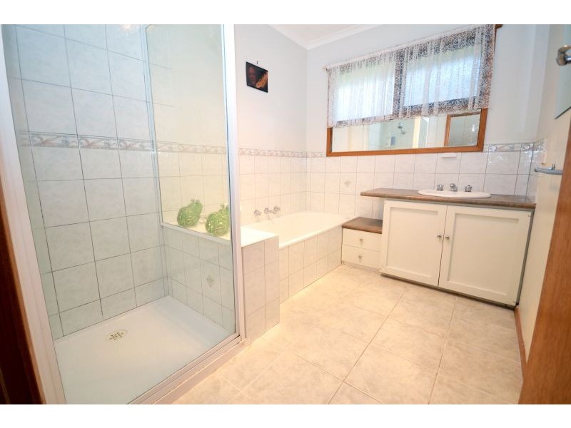 2 John Street, Wendouree VIC 3355