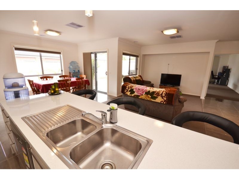 2 Bult Close, Miners Rest VIC 3352