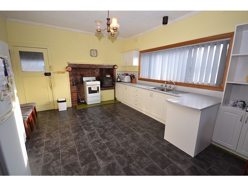 6 Horwood Drive, Canadian VIC 3350