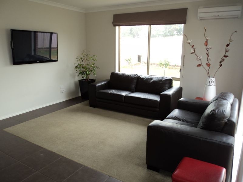 1 Canadian Crescent, Canadian VIC 3350