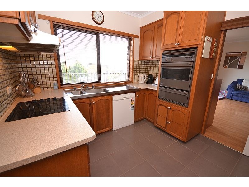 110 Church Street, Learmonth VIC 3352