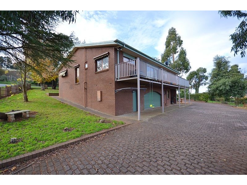 110 Church Street, Learmonth VIC 3352