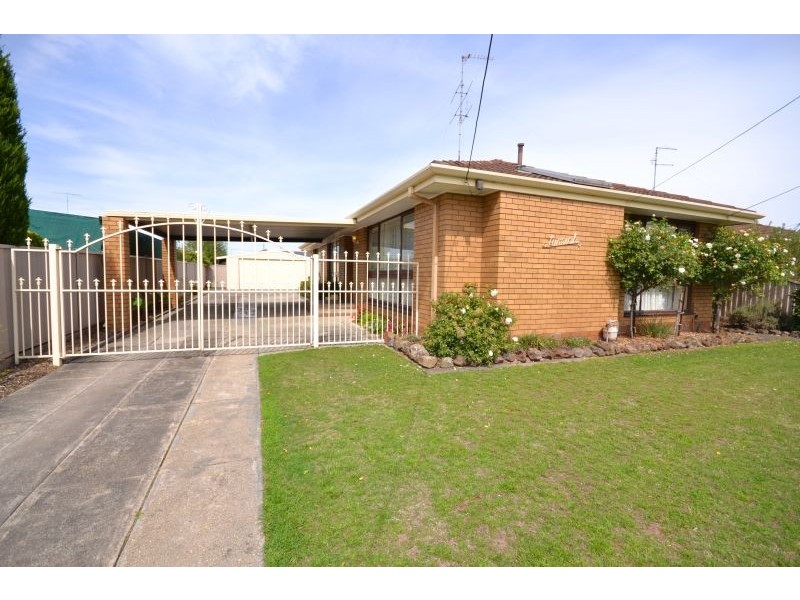 76 Marie Crescent, Wendouree VIC 3355